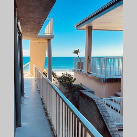 Absolute Beachfront Surf Unit In Terrigal/Wambi 왐베랄 외부 사진