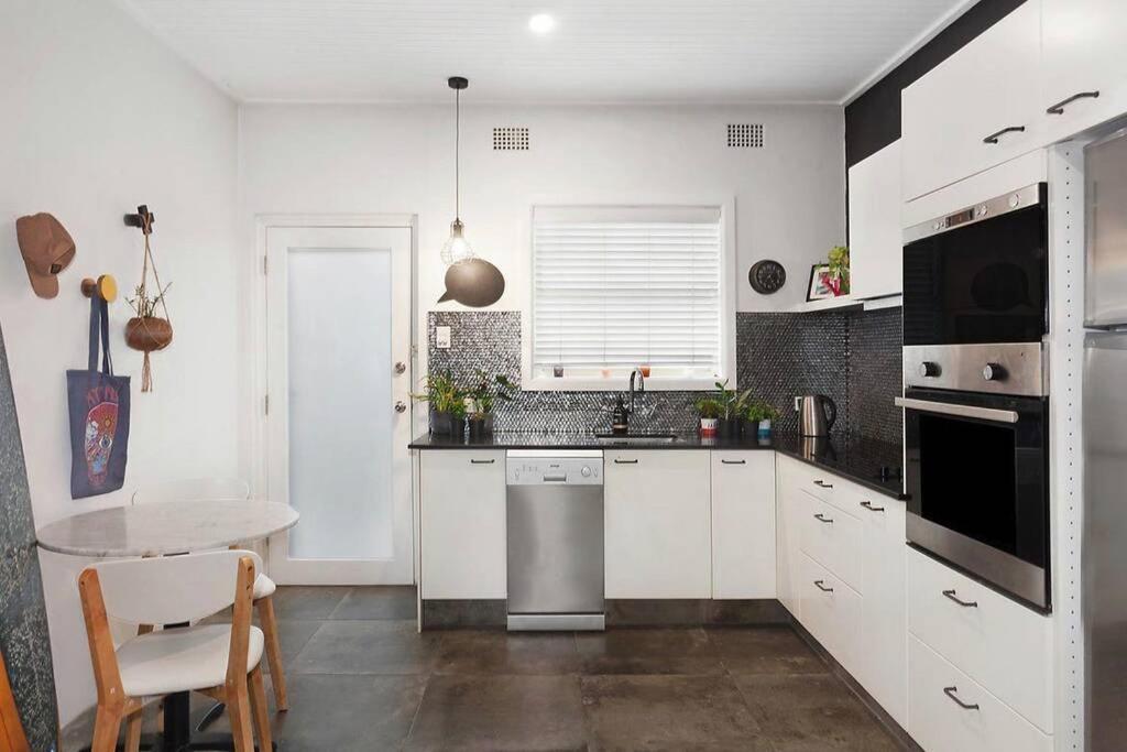 Absolute Beachfront Surf Unit In Terrigal/Wambi 왐베랄 외부 사진